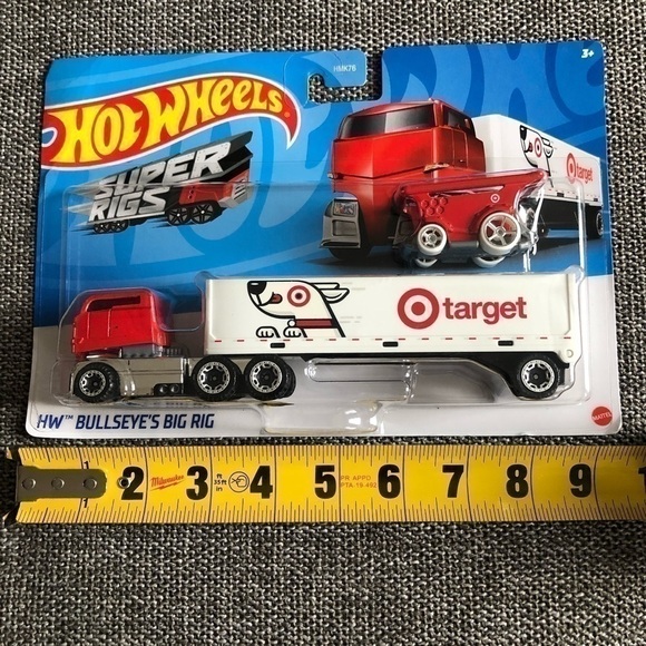 Hot Wheels 1:64 Scale Bullseye's Big Rig Vehicle Target Mini Cart And Track - Picture 8 of 13